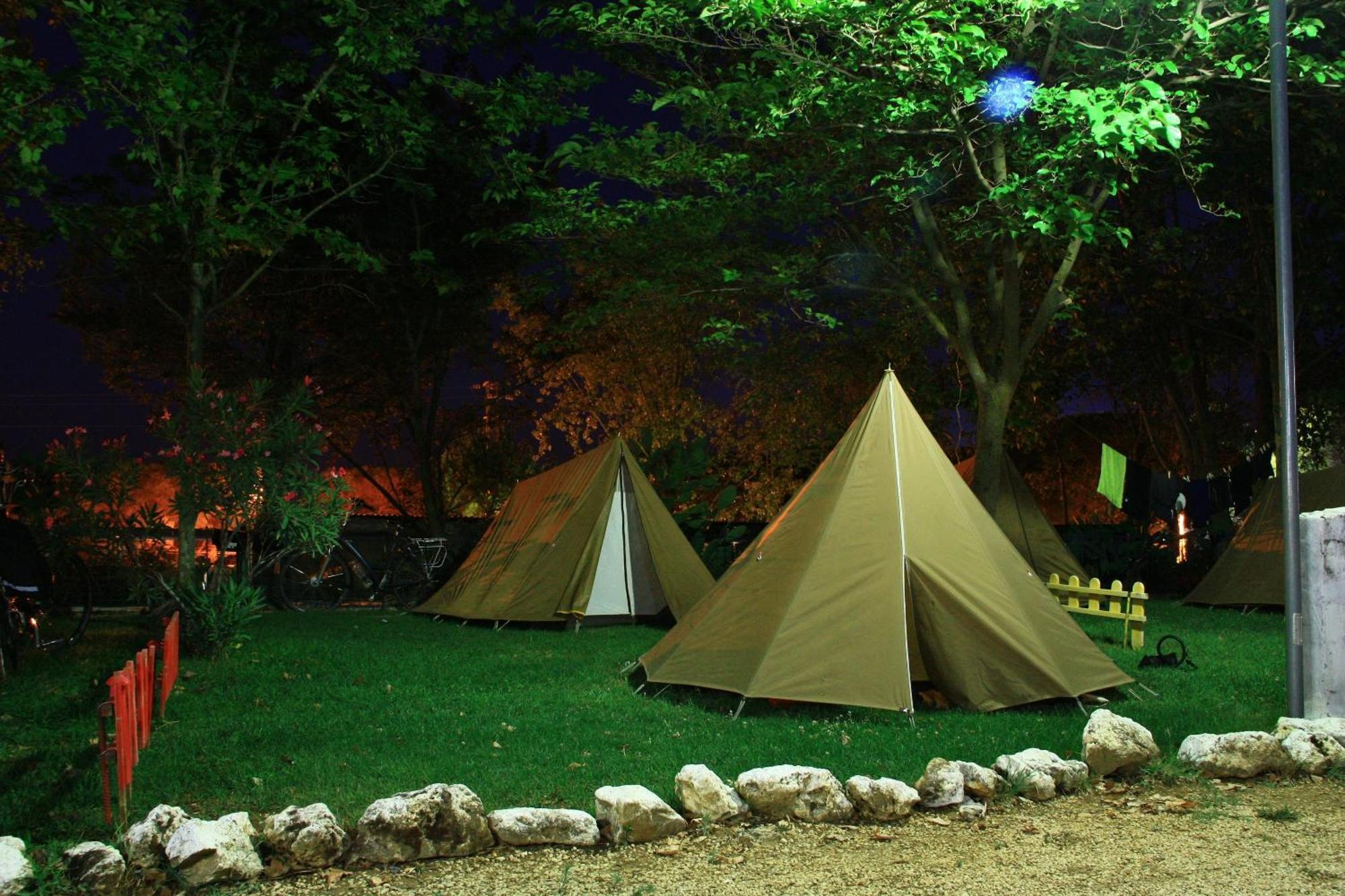 Camping Sierra De Las Nieves Yunquera Exterior photo