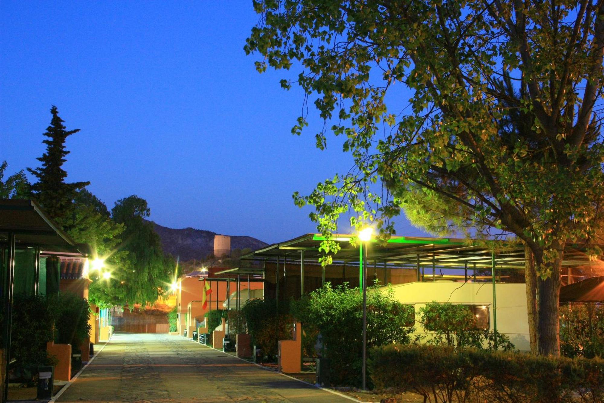 Camping Sierra De Las Nieves Yunquera Exterior photo