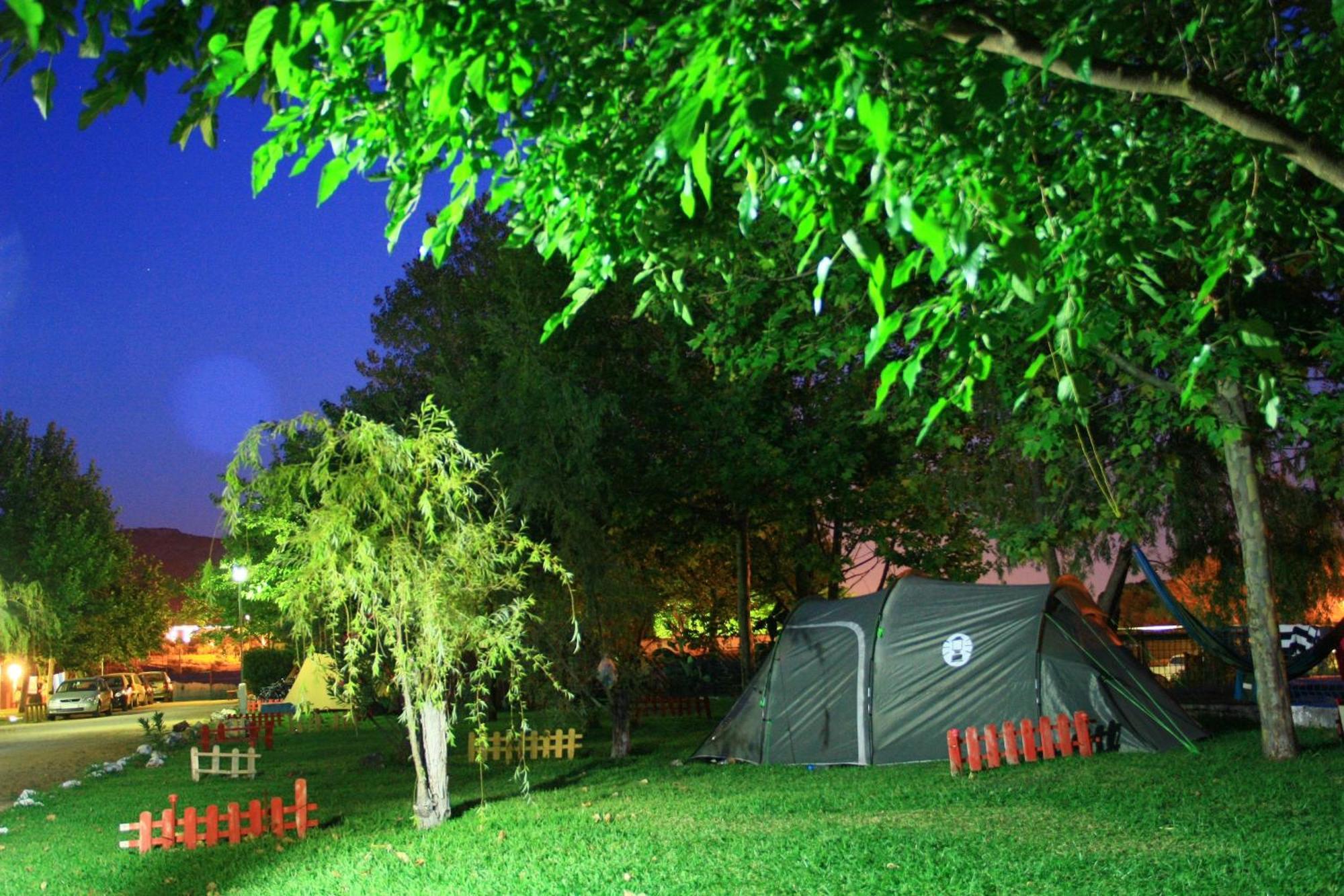 Camping Sierra De Las Nieves Yunquera Exterior photo